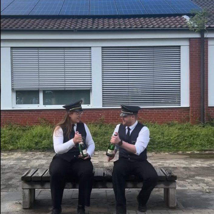 1.000 Follower 🎉 
was für ein Glück, mit euch wächst unsere Community Stück für Stück! 🎶

Danke fürs Folgen, Liken und...